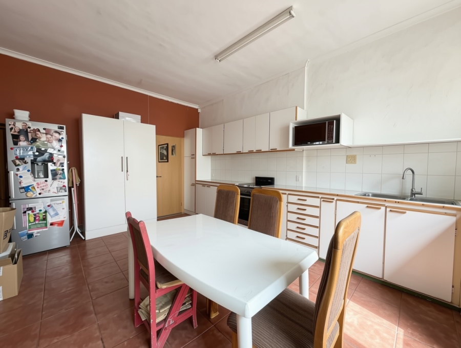 2 Bedroom Property for Sale in Vredehoek Western Cape